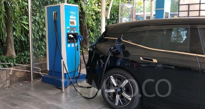 Jokowi Teken Aturan Melonggarkan TKDN Kendaraan Listrik, Gaikindo Tunggu Juknis